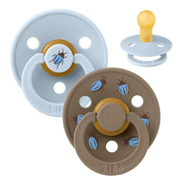 BIBS Rund Colour Sut - 2-Pak - Str. 1 - Naturgummi - Beetle Studio - Baby Blue/Dark Oak